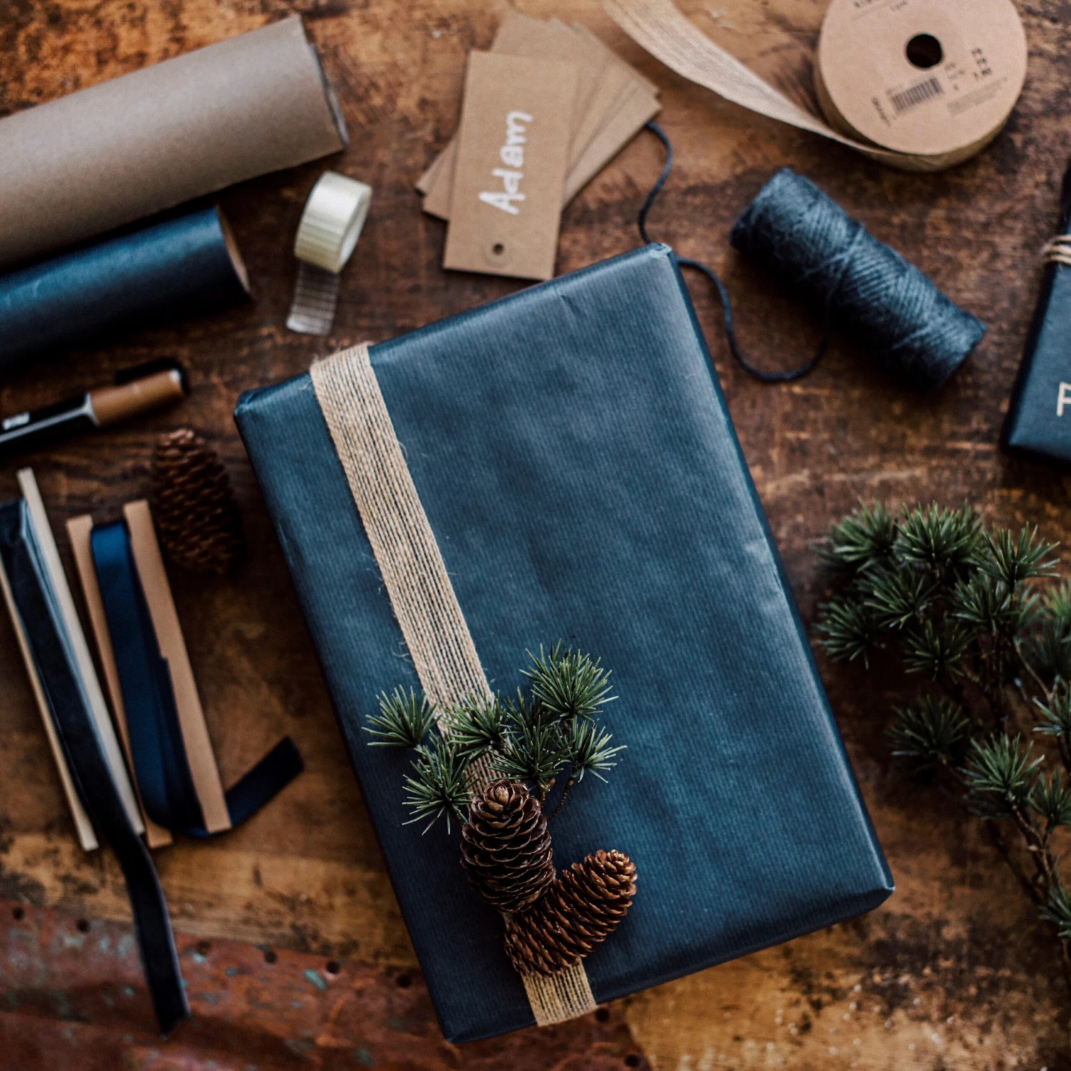 Zapfen Dekoration 3 Zapfen Dekoration – Bild 3